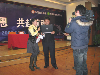 訂貨經(jīng)銷商領(lǐng)取獎品